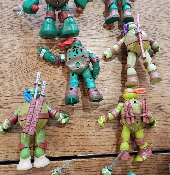 lot of TMNT Teenage Mutant Ninja Turtles small to xl action figures & weapons